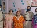 देव तारी त्याला कोण मारी! उद्यान एक्स्प्रेसखाली येऊनही महिला सुखरूप - Marathi News | Women safe despite coming under Udyan Express | Latest kalyan-dombivli News at Lokmat.com