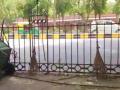 दिल्लीत झाडू चोरांचा सुळसुळाट, सर्वोच्च न्यायालयाच्या आवारातही झाडू कुलुपबंद  - Marathi News | Broom thieves are rampant in Delhi, brooms are also locked in the Supreme Court premises | Latest national News at Lokmat.com