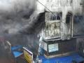 डोंबिवलीतील लक्ष्मी निवास इमारतीला आग  - Marathi News | Fire at Lakshmi Niwas building in Dombivali | Latest kalyan-dombivli News at Lokmat.com