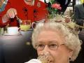 Here's what 95-year old Queen Elizabeth II eats for a long and healthy life - Hindi News | Here's what 95-year old Queen Elizabeth II eats for a long and healthy life | Latest international Photos at Lokmattimes.com