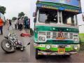 जिंतूरजवळ भरधाव ट्रकने बाईकस्वारास चिरडले - Marathi News | A speeding truck crushed a biker near Jintur | Latest parabhani News at Lokmat.com