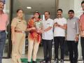 महिला अंमलदार प्रियांका नौकूडकर यांचा शिवसेनेने केला गौरव - Marathi News | Shiv Sena felicitates Lady police Priyanka Naukudkar | Latest mumbai News at Lokmat.com