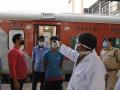 Indian Railway: रेल्वे प्रवासात मास्क न वापरल्यास होणाऱ्या दंडात्मक कारवाईला मुदतवाढ, विनामास्क प्रवाशांना ठोठावला जाईल ५०० रुपये दंड  - Marathi News | Indian Railways: Penalties for non-use of masks on train journeys will be extended, passengers without masks will be fined Rs 500 | Latest national News at Lokmat.com