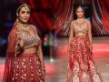 Lakme Fashion Week 2021 : लाल लेहेग्यांत ब्रायडल लूकमध्ये झळकली मलायका; बोल्ड लूकमधील रॅम्पवॉक पाहताच चाहते म्हणाले.... - Marathi News | Lakme Fashion Week 2021 : Bollywood actress malaika arora ramp walk in lakme fashion week 2021 goes viral | Latest sakhi News at Lokmat.com