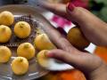 Besan ladoo recipe in marathi : बेसनाचे लाडू बिघडतात? बेसन भाजण्याच्या 'या' खास पद्धतीनं बनवा परफेक्ट चविष्ट लाडू - Marathi News | How to make perfect besan laddu : Avoid these mistakes while making besan ladoo | Latest sakhi News at Lokmat.com