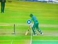 BAN vs PAK, Shoaib Malik : ४५० ट्वेंटी-२० सामने खेळणाऱ्या शोएब मलिककडून चूक; पाकिस्तानी संघाला आणलं अडचणीत; Video  - Marathi News | BAN vs PAK : What a bizzare way to get out for Shoaib Malik, Watch Video | Latest cricket News at Lokmat.com