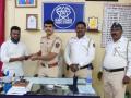 Police News: वाहतूक पोलिसांच्या सतर्कतेमुळे डॉ.सिंग यांना परत मिळाला मोबाईल  - Marathi News | Police News: Due to the vigilance of the traffic police, Dr. Singh got his mobile back | Latest kalyan-dombivli News at Lokmat.com