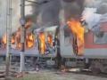 The Burning Train: मध्य प्रदेशात बर्निंग ट्रेन, धावत्या गाडीला आग लागून दोन डबे खाक  - Marathi News | In Madhya Pradesh, a burning train, a running train caught fire and two coaches were destroyed | Latest national News at Lokmat.com