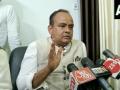 CoronaVirus News : "जास्त वेळ मास्क लावू नका, तो आरोग्यासाठी त्रासदायक कारण..."; काँग्रेस आमदाराचा अजब दावा - Marathi News | CoronaVirus News Dr. Irfan Ansari, Congress MLA said mask is not important | Latest national News at Lokmat.com