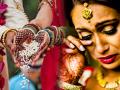 Bride marries cousin after groom slaps : लग्नात नाचत होती म्हणून होणाऱ्या पतीनं कानाखाली मारली; रागारागात तिनं चुलत भावाशीच लग्नगाठ बांधली - Marathi News | Bride marries cousin after groom slaps her for dancing at wedding function in tamilnadu | Latest sakhi News at Lokmat.com
