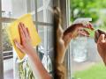 Home Cleaning hacks :कळकट खिडक्यांच्या काचा पुसण्याचे 2 झटपट उपाय, काचा होतील चटकन स्वच्छ- चकचकीत - Marathi News | Home Cleaning hacks : How to clean the window glass? Use these home remedies | Latest sakhi News at Lokmat.com