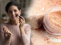 Face care tips:  रोज पावडर लावून घराबाहेर पडता? परफेक्ट लूकसाठी कॉम्पॅक्ट अन् लूज पावडरमध्ये काय फरक असतो,जाणून घ्या - Marathi News | Face care tips in marathi : Know about the difference between compact and loose powder | Latest sakhi News at Lokmat.com