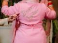 Plus size bride wore pink pant suit : १ नंबर! पहिल्यांदाच प्लस साईज नवरीनं लग्नात घातला युनिक पिंक पँन्ट सुट; पाहा जबरदस्त फोटोज - Marathi News | Plus size bride wore a pink pant suit with dupatta on her wedding | Latest sakhi Photos at Lokmat.com