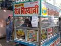लय भारी! व्हेज बिर्याणी विकण्यासाठी इंजिनिअरने सोडली नोकरी; आता पगारापेक्षा होतेय अधिक कमाई - Marathi News | engineers quit job to sell vegetable biryani in haryan | Latest national News at Lokmat.com