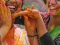 Dress Selection for Holi: रंग खेळताना कोणते कपडे घालताय? रंगाचा बेरंग होऊ नये म्हणून ६ महत्वाच्या टिप्स - Marathi News | | Latest sakhi News at Lokmat.com