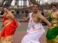 Viral Video: आयफेल टॉवरसमोर तीन मैत्रिणींचा आलिया भट-गंगुबाई फेम 'ढोलिडा' डान्स... पाहा व्हायरल व्हिडिओ - Marathi News | | Latest sakhi News at Lokmat.com