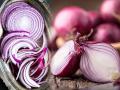 Use of Onion in Summer: उन्हाळ्यात कांदा खा- रस लावा; ऊन बाधणार नाही! कांद्याचे 7 जबरदस्त उपयोग - Marathi News | Health Tips: Benefits of eating raw onion in summer to avoid heat stroke  | Latest sakhi News at Lokmat.com