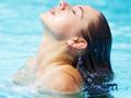 Tanning Due To Swimming: स्विमिंग पूल उघडले, पण पोहायला जाऊन त्वचा काळी पडण्याची भीती वाटते? करा ५ उपाय, जा पोहायला बिंधास्त! - Marathi News | | Latest sakhi News at Lokmat.com