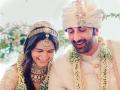 Ranbir Alia Wedding: सासूने रणबीर कपूरला दिलं २.५ कोटींचं गिफ्ट, तर मेहुण्यांनी लपवलेल्या बुटांच्या बदल्यात रणबीर कपूरकडे मागितली एवढी रक्कम, आकडा वाचून येईल भोवळ - Marathi News | Ranbir Alia Wedding: Ranbir Kapoor's mother-in-law gave him a gift of Rs 2.5 crore | Latest filmy News at Lokmat.com