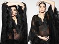 Sonam Kapoor shares adorable pregnancy photoshoot in Kaftan, shows off baby bump - Hindi News | Sonam Kapoor shares adorable pregnancy photoshoot in Kaftan, shows off baby bump | Latest entertainment Photos at Lokmattimes.com