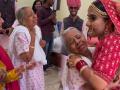 Bridal Bidai Video : हृदयद्रावक! सासरी जाण्याआधी आजीला शेवटची भेटायला आली नवरी; आजीचं नातीवरचं प्रेम पाहून तुमच्याही डोळ्यात येईल पाणी   - Marathi News | Bridal Bidai Video : Bride came to meet her grandmother before going to sasural trending | Latest sakhi News at Lokmat.com