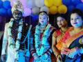 एक विवाह ऐसा भी! शेवटची इच्छा पूर्ण करण्यासाठी कर्मचाऱ्याने केलं रुग्णाच्या मुलीशी लग्न - Marathi News | love marriage hospital staff patient daughter lover affair viral video hajipur bihar groom bride | Latest national News at Lokmat.com