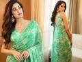 जान्हवी कपूरची 70 हजार रुपयांची फ्लोरल प्रिंटेड साडी, हिरवीगार समरकुल फॅशन - Marathi News | Fashion Trend In Summer: Actress Janhavi Kapoor's summer cool floral print saree worth Rs.70k  | Latest sakhi News at Lokmat.com