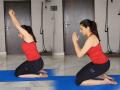 Exercise To Reduce Backpain: तासनतास बैठे काम करून शरीर आखडते? भाग्यश्री सांगतेय ३ सोपे व्यायाम, पाठ- कंबरेचं दुखणं होईल कमी  - Marathi News | Actress Bhagyashree says 3 exercise to reduce backpain and increase your mobility, flexibility | Latest sakhi News at Lokmat.com