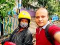 प्रेरणादायी! कोरोनामुळे नोकरी गेली पण 'तिने' हार नाही मानली; बाईक चालवून भरते कुटुंबाचं पोट - Marathi News | kolkata woman riding uber bike after job lost covid lockdown people came for support | Latest social-viral News at Lokmat.com
