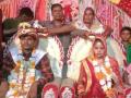 एक विवाह ऐसा भी! लग्नाआधी नवरदेवाने पाय गमावला पण तिने सोडली नाही साथ; घेतल्या सप्तपदी - Marathi News | hardoi woman ties knot with fiance after he lost his one leg in road accident | Latest national News at Lokmat.com
