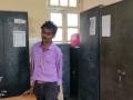 बापरे! लोकांकडे भीक मागणारा स्वीपर निघाला करोडपती; 10 वर्षांपासून काढला नाही पगार - Marathi News | crorepati sweeper dheeraj did not withdraw salary for 10 years allahabad prayagraj | Latest national News at Lokmat.com