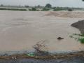 बेंबळा नदीला पूर आल्याने अनेक गावांचा संपर्क तुटला - Marathi News | Many villages were cut off due to flooding of Bembala river | Latest vashim News at Lokmat.com