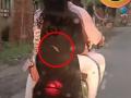 बोंबला! महिलेच्या पाठीवर बसून अख्खं शहर फिरत होती पाल; मागच्या कारवाल्यानं काढला व्हिडिओ - Marathi News | Lizard on Woman Suit Video :  Trending video lizard on woman suit who was riding on scooty video viral on social media | Latest sakhi News at Lokmat.com