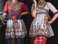 Navratri Special : नवरात्रीला ट्रॅडिशनल आणि तितकाच स्टायलिश, युनिक लूक हवाय? घ्या एकसेएक भन्नाट टिप्स - Marathi News | Navratri Special 2022 Attire : Navratri special attire How To Dress This Navratri To Look Festive and Stylish | Latest sakhi News at Lokmat.com