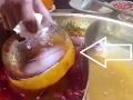 Viral Video : स्वयंपाक करताना भाजीत पडलेलं जास्त तेल काढून टाकण्याची अनोखी ट्रिक; पाहा व्हायरल व्हिडिओ - Marathi News | Extra oil from food removed by man withg ice pepole said its amazing viral on social  | Latest sakhi News at Lokmat.com
