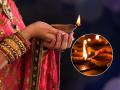 पणत्या लावताना ८ गोष्टींची डोळ्यात तेल घालून काळजी घ्या; सुरक्षित आणि आनंदी दिवाळी साजरी करा.. - Marathi News | Diwali Celebration Special: 7 Safety rules must keep in mind while lighting diya in diwali | Latest sakhi News at Lokmat.com
