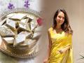 दिवाळीसाठी मीरा कपूरने बनवलेल्या काजू कतलीचे फोटो व्हायरल, काय आहे त्या काजू कतलीत स्पेशल? - Marathi News | Shahid Kapoor's wife Mira Rajput Kapoor is making kaju katli for Diwali Celebration | Latest sakhi News at Lokmat.com