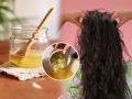 थंडीच्या दिवसांत केसांना लावा हे खास तेल, केसांतला कोंडा होईल कमी- केस राहतील निरोगी - Marathi News | Special hair care oil for winter season, Home made hair oil that reduces dandruff | Latest sakhi News at Lokmat.com