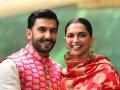Deepika-Ranveer बॉलिवूडच्या 'बाजीराव-मस्तानी'चं सी फेसिंग ड्रीम होतेय तयार, Video व्हायरल - Marathi News | Deepika Padukone Ranveer Singh sea facing 119 crore under construction flat in mumbai video viral | Latest filmy News at Lokmat.com