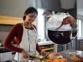 सकाळी स्वयंपाकाची घाई होते ? ४ टिप्स, कामे होतील भराभर - Marathi News | Are you in a hurry to cook in the morning? 4 tips, work will be done | Latest sakhi News at Lokmat.com