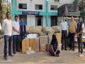 लातूर, उदगीर येथे पोलिसांच्या विशेष पथकाच्या धाडी; २१ लाखाचा गुटखा, दारूसाठा जप्त - Marathi News | Raid by special police team in Latur, Udgir; Gutkha worth 21 lakh, liquor stock seized | Latest latur News at Lokmat.com