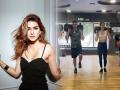 क्रिती सेनॉन नेमका कोणता व्यायाम करतेय पाहा; फिट होण्यासाठी तुम्हाला जमेल का हे इतकं अवघड काम? - Marathi News | Kriti Sanon does Weighted Walking Lunges with her 'tribe' in new workout video | Latest sakhi News at Lokmat.com