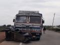 भरधाव ट्रकची रिक्षाला जोरदार धडक; दोघांचा जागीच मृत्यू - Marathi News | A speeding truck collided with a rickshaw; two died on the spot | Latest hingoli News at Lokmat.com
