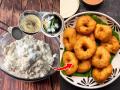 पावसाळ्यात करायलाच हवा मेदू वड्यांचा खमंग-कुरकुरीत बेत, घ्या मेदूवड्याची पारंपरिक रेसिपी - Marathi News | Trick to make perfect medu vada || hotel style crispy medu vada | Latest sakhi News at Lokmat.com
