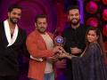 Bigg Boss OTT: एल्विश यादव ठरला सीझन २चा विजेता; अभिषेकला पराभूत करत विजेतेपदावर कोरलं नाव - Marathi News | Bigg boss ott season 2 winner elvish yadav captures title rs 25 lakh | Latest filmy News at Lokmat.com
