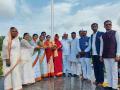 भटक्या विमुक्त समाजातील महिलेस दिला ध्वजारोहणाचा मान - Marathi News | The honor of hoisting the flag was given to a woman from a nomadic society | Latest latur News at Lokmat.com