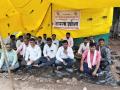 वेतनासाठी कंत्राटी वीज कामगार बसले उपोषणाला - Marathi News | Contract electricity workers went on hunger strike for wages | Latest dharashiv News at Lokmat.com