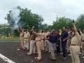 लातुरातील क्रीडा संकुलावर दंगाकाबू पथकाची रंगीत तालीम - Marathi News | exercise by the riot control team at the sports complex in Latur | Latest latur News at Lokmat.com