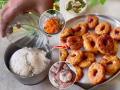 उरलेल्या भाताचे १० मिनिटांत करा खमंग मेदूवडे; झटपट बनतील कुरकुरीत वडे, पाहा सोपी रेसिपी - Marathi News | How to Make Meduvada from Leftover Rice : Leftover rice medu vada recipe | Latest sakhi News at Lokmat.com