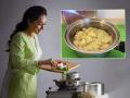 बटाटे चिरल्यानंतर पाण्यात का भिजवावे? आणि किती वेळ? बघा काय आहे त्यामागचं वैज्ञानिक कारण - Marathi News | Why soaking potatoes in water is important before cooking? | Latest sakhi News at Lokmat.com